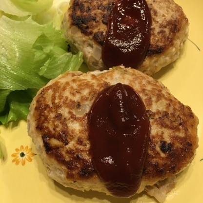 木綿豆腐でパン粉を少なめにして作りましたが美味しくできました。
ヘルシーで美味しくて大満足です^_^